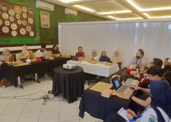 Suasana diskusi pemerhati HIV dari berbagai sektor di Resto 52 Malang, selasa (16/10/2025). Foto/dok