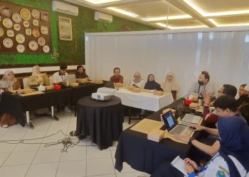 Suasana diskusi pemerhati HIV dari berbagai sektor di Resto 52 Malang, selasa (16/10/2025). Foto/dok
