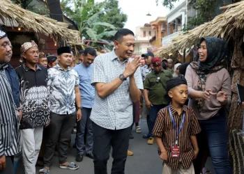 Wali Kota Malang, Wahyu Hidayat saat menghadiri gelaran pawai budaya dan karnaval. (Foto/dok. Prokopim Setda Kota Malang)