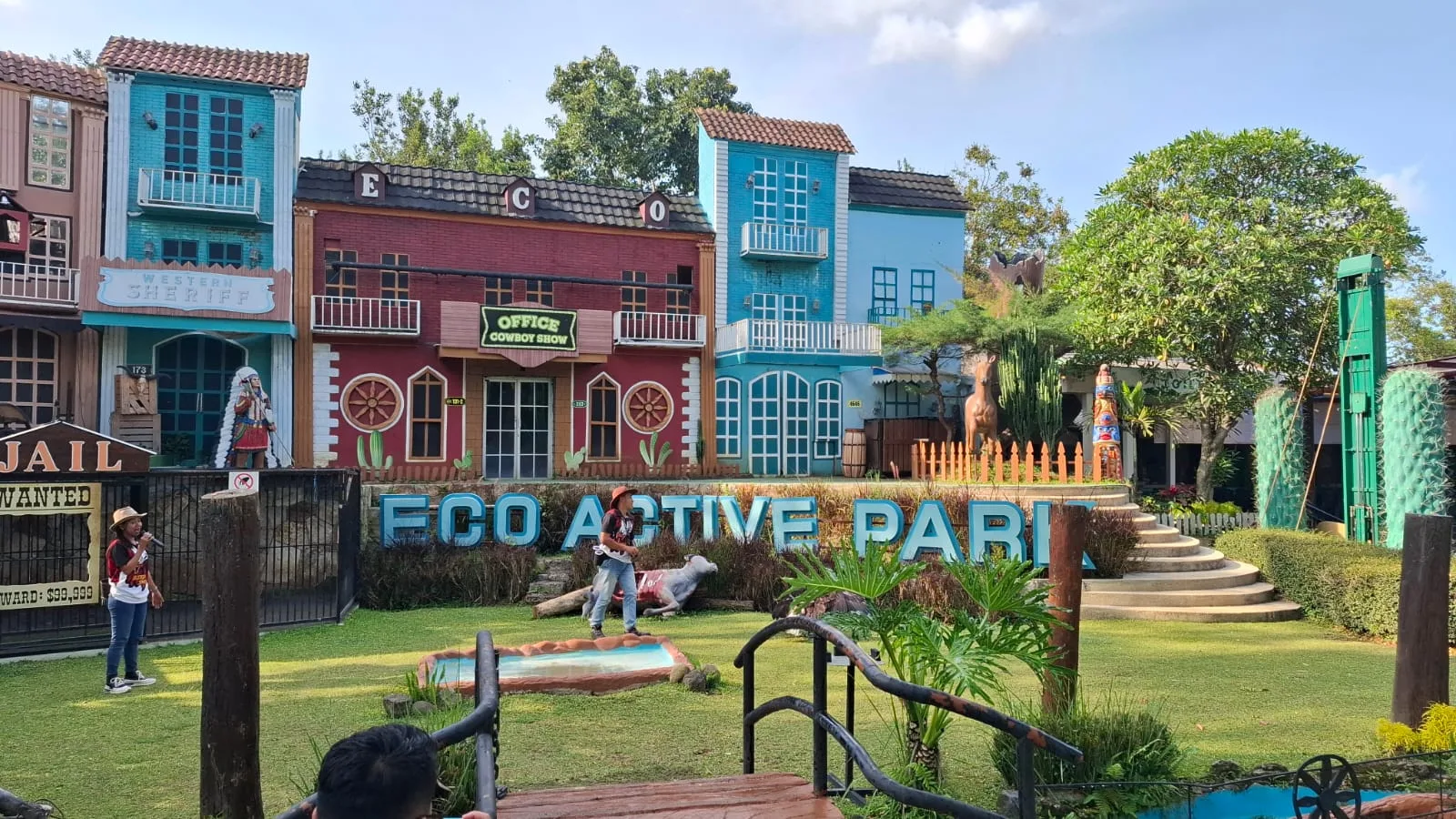 Pertunjukan Cowboy and Bird of Prey di Eco Active Park. Foto: Azmy