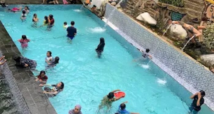 Rekomendasi wisata di Lawang, Kabupaten Malang yang menarik dengan pemandangan alam hijau, wisata edukasi, air segar, serta area rekreasi keluarga. /Foto: Google Review Pemandian Kalireco Lawang/M.Miftahul Fadilah.