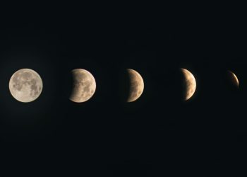 Ilustrasi Gerhana Bulan. Foto: Unsplash.com/Josue Soto