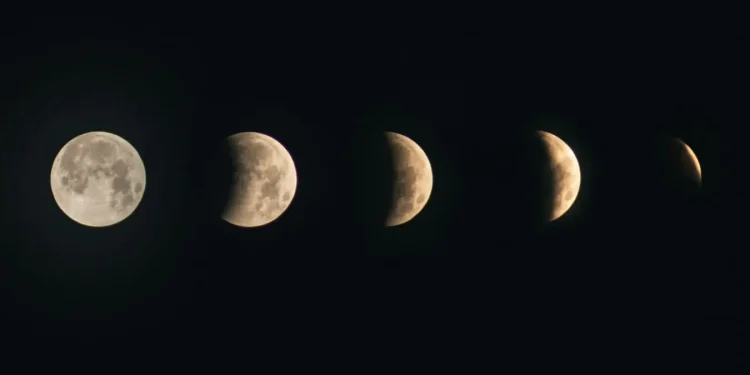 Ilustrasi Gerhana Bulan. Foto: Unsplash.com/Josue Soto