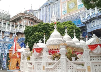 Keindahan arsitektur Masjid Tiban Turen yang penuh kaligrafi, dicetak langsung oleh santri dengan lebih dari 680 motif. Foto/Imas Salisah Goniyah