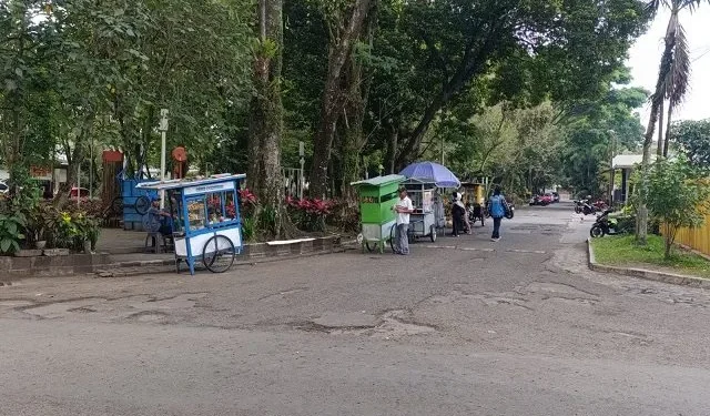 Lokasi perampokan uang nasabah bank di Kota Malang. (Foto/M Sholeh)