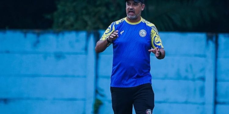 Jelang laga Arema FC vs Persib Bandung di pekan ke-6 BRI Super League 2025/2026, Pelatih Arema FC, Marcos Santos optimis amankan tiga poin. /Foto: Instagram @aremafcofficial.