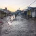 Jalanan di Desa Sitiarjo dipenuhi lumpur usai banjir surut. Foto: BPBD Kabupaten Malang