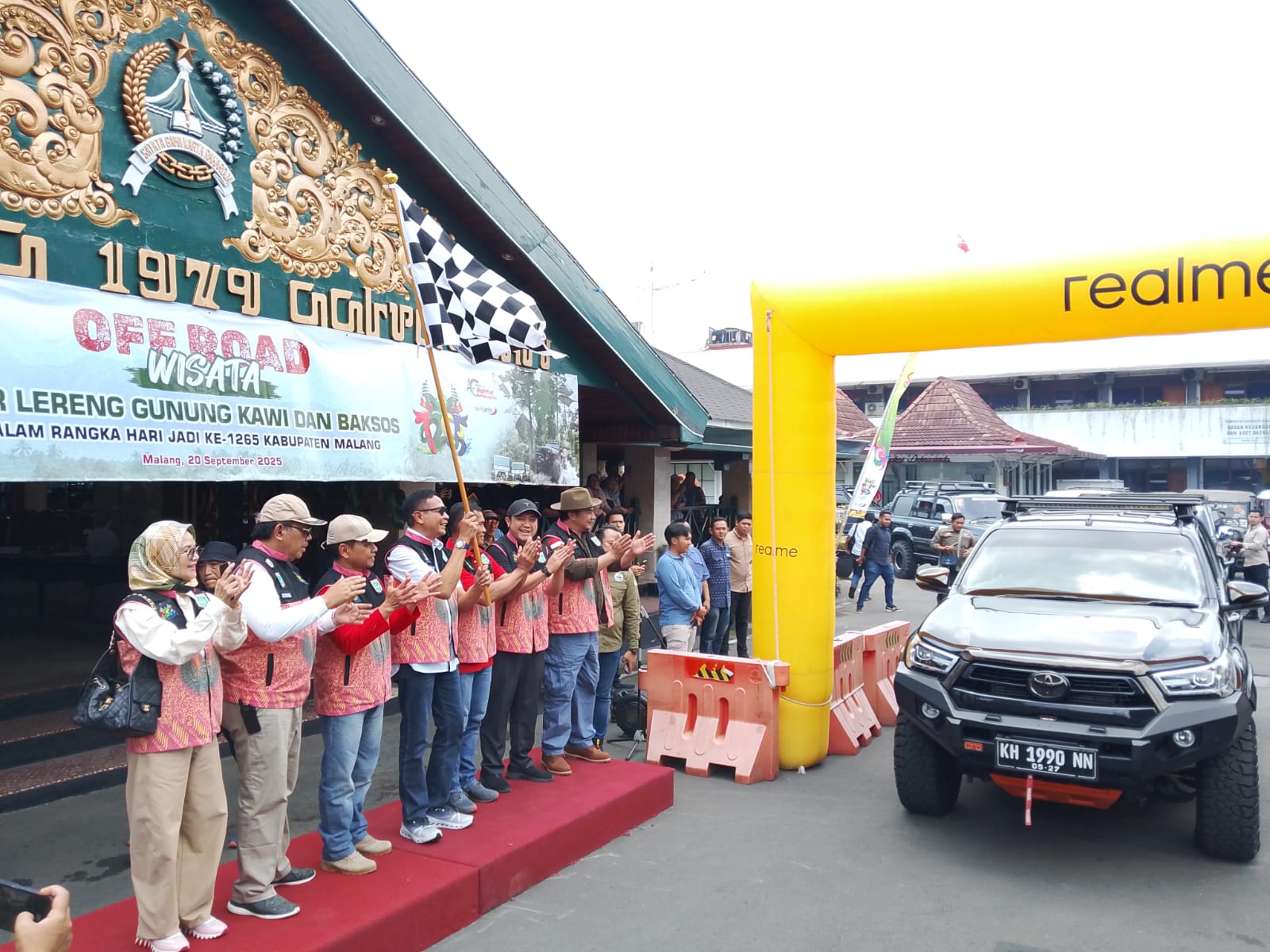 Pemberangkatan rombongan mobil off road menuju wisata Off Road Lereng Kawi (M Sholeh)