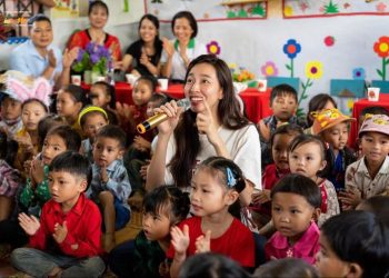 Jadi relawan bukan hanya soal memberi, tapi juga belajar tentang arti kepedulian dan kebersamaan. Foto/Pinterest