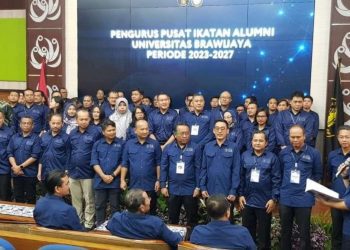 Ikatan Alumni UB saat memberikan pernyataan resmi serukan aksi demokrasi tanpa kekerasan. Foto: Azmy