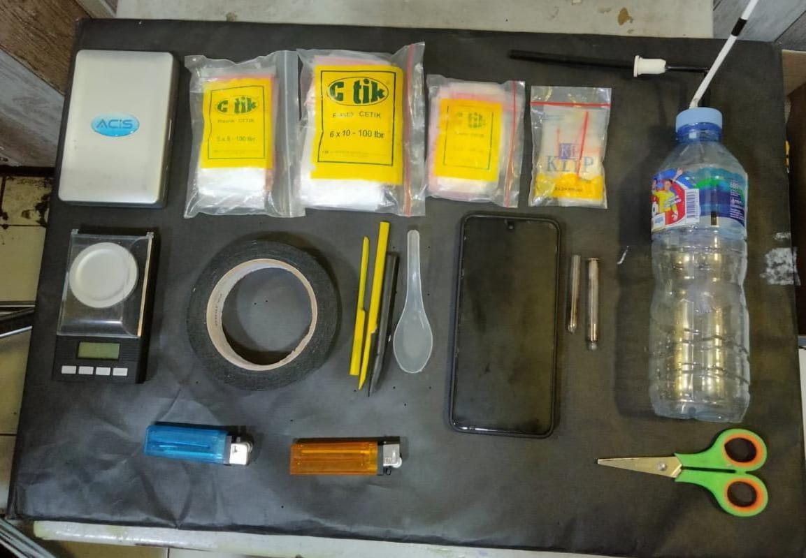 Barang bukti lainnya yang disita polisi dari rumah tersangka. Foto: Polres Malang