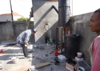 Mesin insinerator pembakaran sampah di desa yang belum standar berpengaruh terhadap indeks kualitss udara Kota Batu. Foto: Prokopim KWB