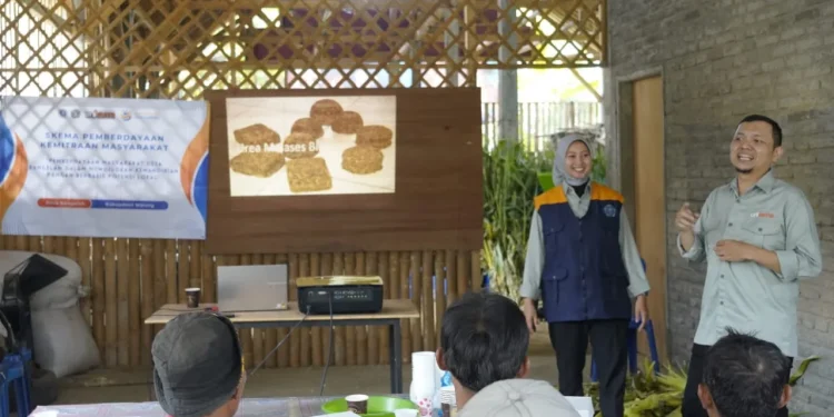 Tim Dosen Unikama mengembangkan teknologi inovatif yang mengubah limbah ternak menjadi sumber penghasilan di Desa Bangelan, Kecamatan Wonosari, Kabupaten Malang./Foto: Dok. Tim Dosen Unikama.