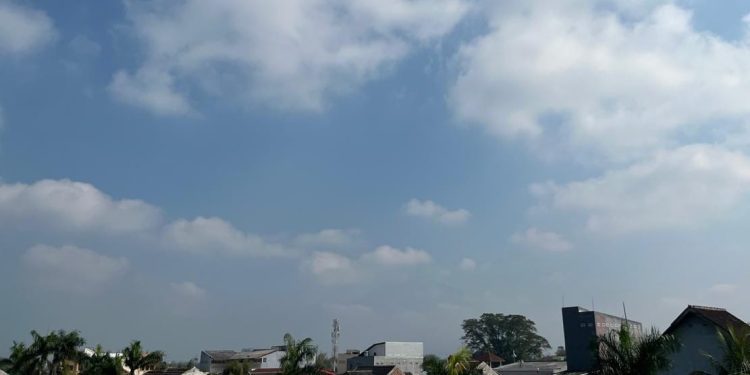 Informasi prakiraan cuaca Malang hari Jumat, 5 September 2025 yang diperkirakan dalam kondisi cerah hingga berawan sepanjang hari. /Foto: Tugumalang.id/Bagus Rachmad Saputra.