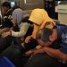 Tersangka anak dalam kasus perusakan pos polisi minta maaf pada orang tua mereka. Foto: Polres Malang