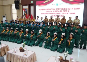 Pelepasan kontingen Kota Batu ikuti Jumbara PMR Jatim 2025. Foto: Prokopim KWB