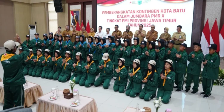 Pelepasan kontingen Kota Batu ikuti Jumbara PMR Jatim 2025. Foto: Prokopim KWB