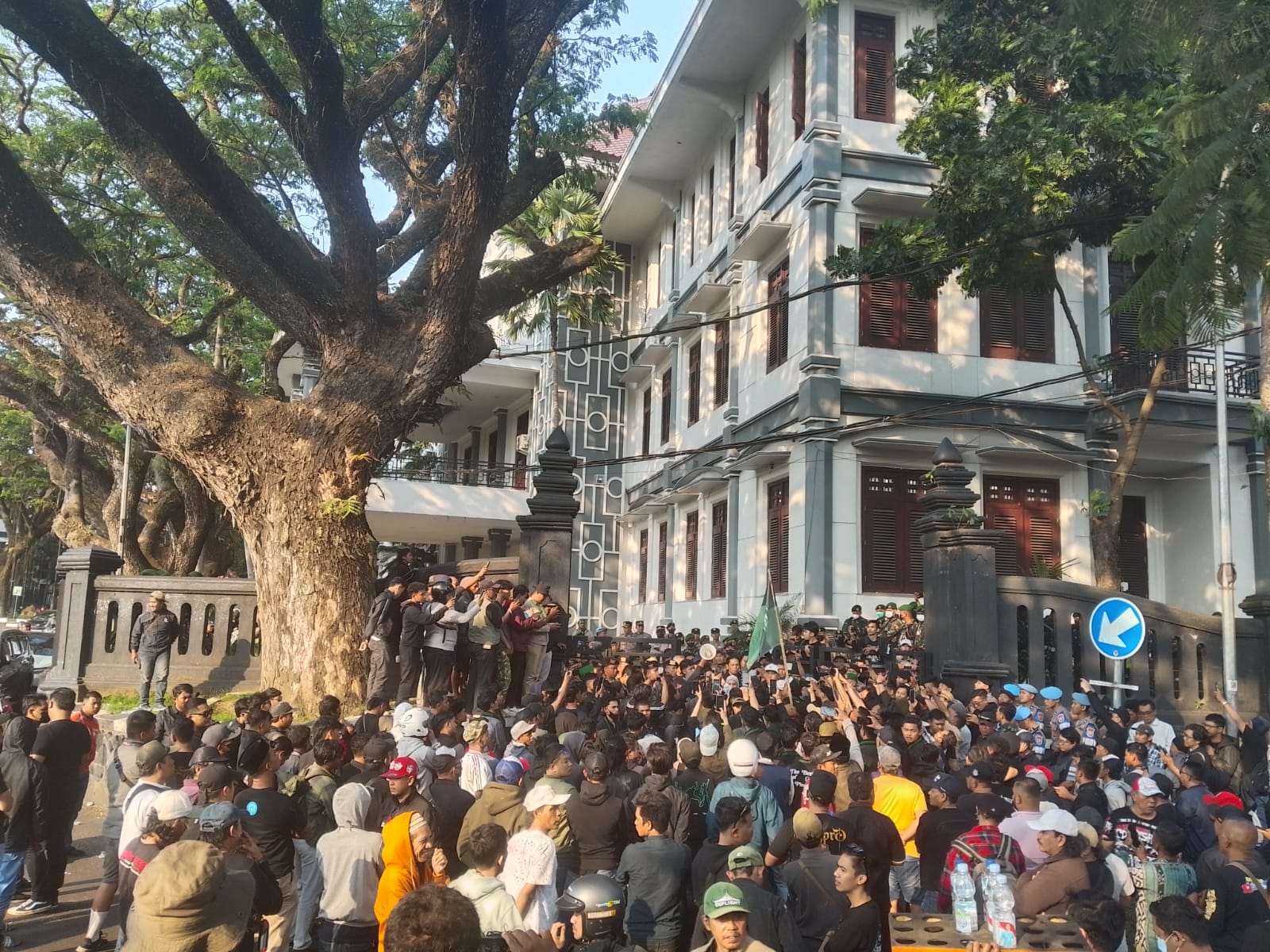 Suasana ketika Mahasiswa diterima Ketua DPRD Kota Malang.