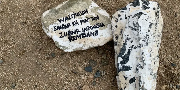 Ziarah ke Makam Mbah KH Maimoen Zubair