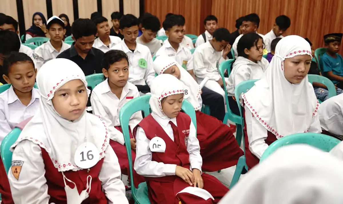 Para siswa sekolah rakyat