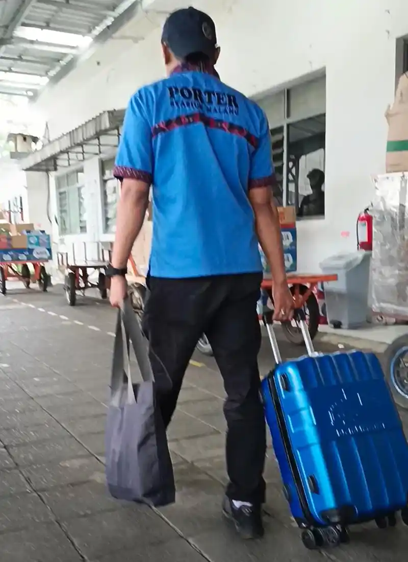 Porter Stasiun Malang
