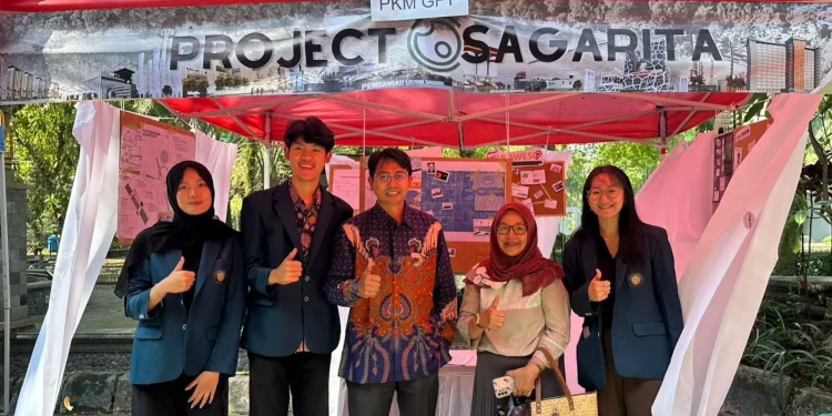 Mahasiswa UB Malang kenalkan blue industry pengolahan mikroalga. Foto: Dok