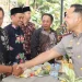 Kapolres Batu AKBP Andi Yudha Pranata saat berdialog dengan para kades. Foto: Polres Batu