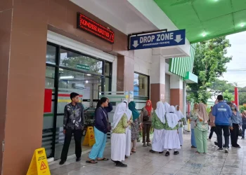 Siswa MTs Al Khalifah sempat dirawat di IGD RSUD Kanjuruhan. Foto: Aisyah Nawangsari Putri