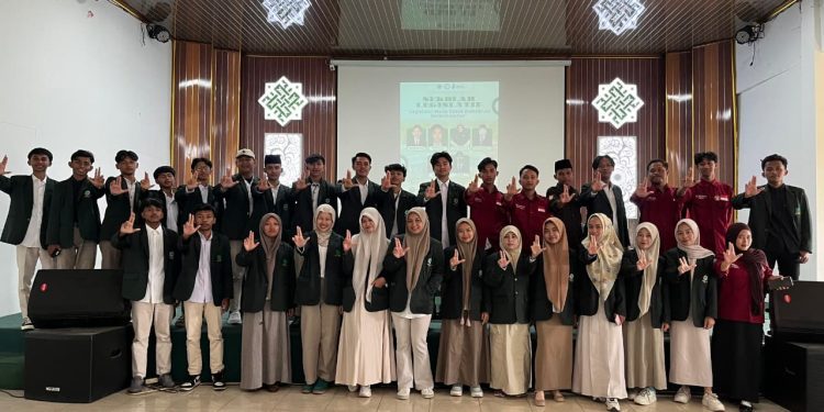 Peserta dan Panitia Sekolah Legislatif Universitas Al-Qolam Malang. Foto/Dokumentasi kegiatan.