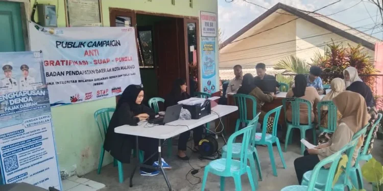 Pelayanan pajak dalam program Bapenda Singgah Perumahan di Kota Malang. (Foto/dok. Bapenda Kota Malang)