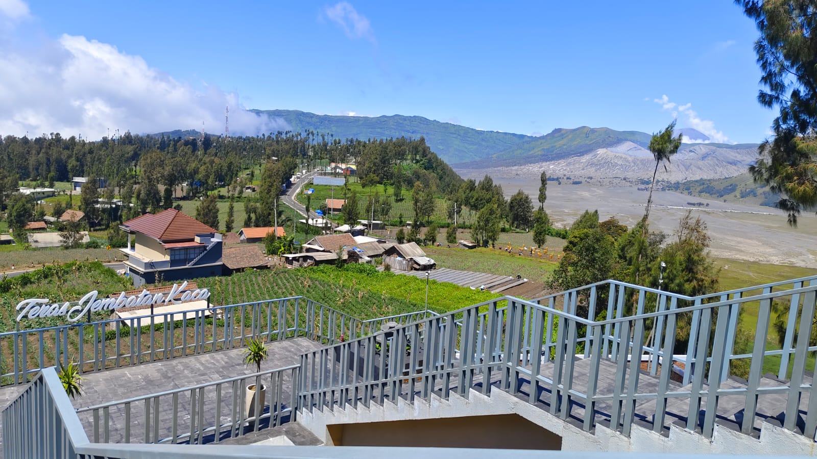 Penampakan jembatan kaca seruni point di kawasan Bromo. Foto: Dok. TNBTS