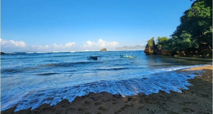 Rekomendasi wisata di Bantur, Kabupaten Malang yang menawarkan beragam destinasi wisata menarik untuk dikunjungi. /Foto: Google Review Pantai Kondang Merak/Arief Eko Wahyudi.