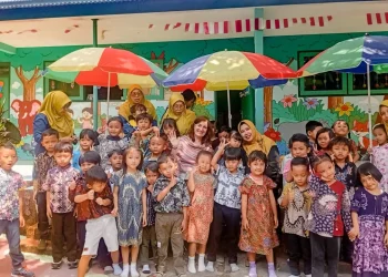 Bersama praktisi asal Spanyol, Maria Sirvent Gomez, PG PAUD Unikama hadirkan workshop bertaraf internasional bagi guru PAUD se-Kota Malang. /Foto: Dok. Unikama