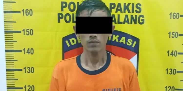 Tersangka JWS usai diamankan polisi dalam peristiwa perampokan di Pakis. Foto: Polres Malang