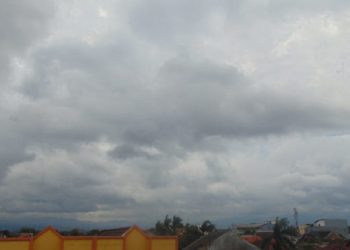 Prakiraan cuaca Malang hari Senin, 13 Oktober 2025 yang diperkirakan dalam kondisi berawan sepanjang hari. /Foto: Tugumalang.id/Bagus Rachmad Saputra