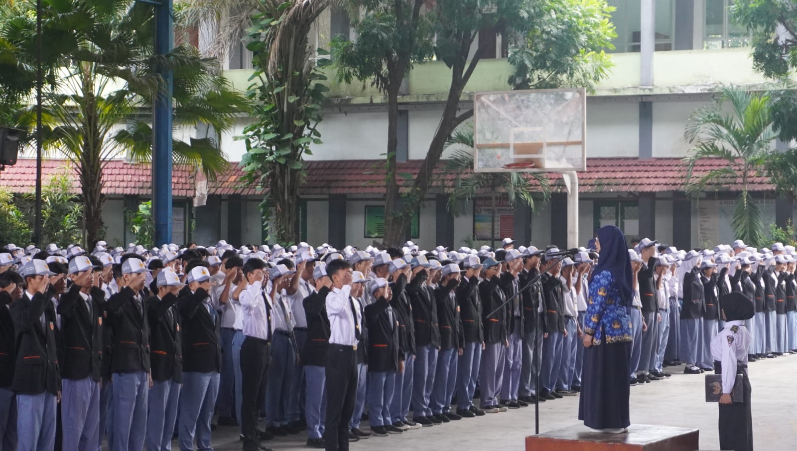 Peringatan sumpah pemuda di SMKN 2 Malang. (Foto/M Sholeh)