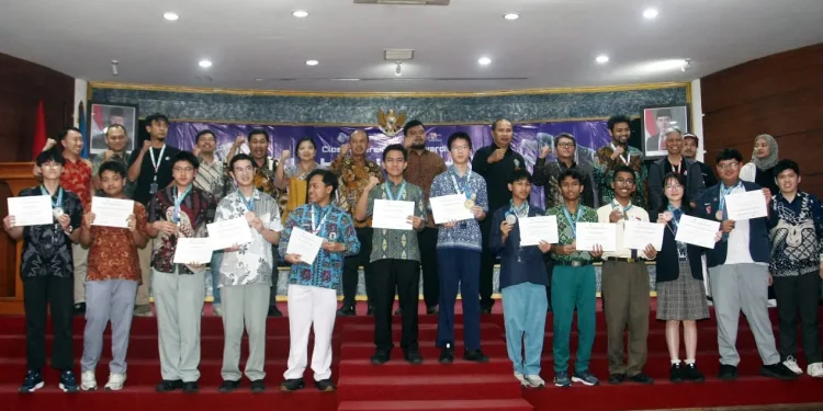 Daftar lengkap pemenang Ekshibisi Kompetisi Kecerdasan Artifisial OSN 2025 yang menghasilkan talenta-talenta terbaik di bidang kecerdasan artifisial. /Foto: Tugumalang.id/Husni.