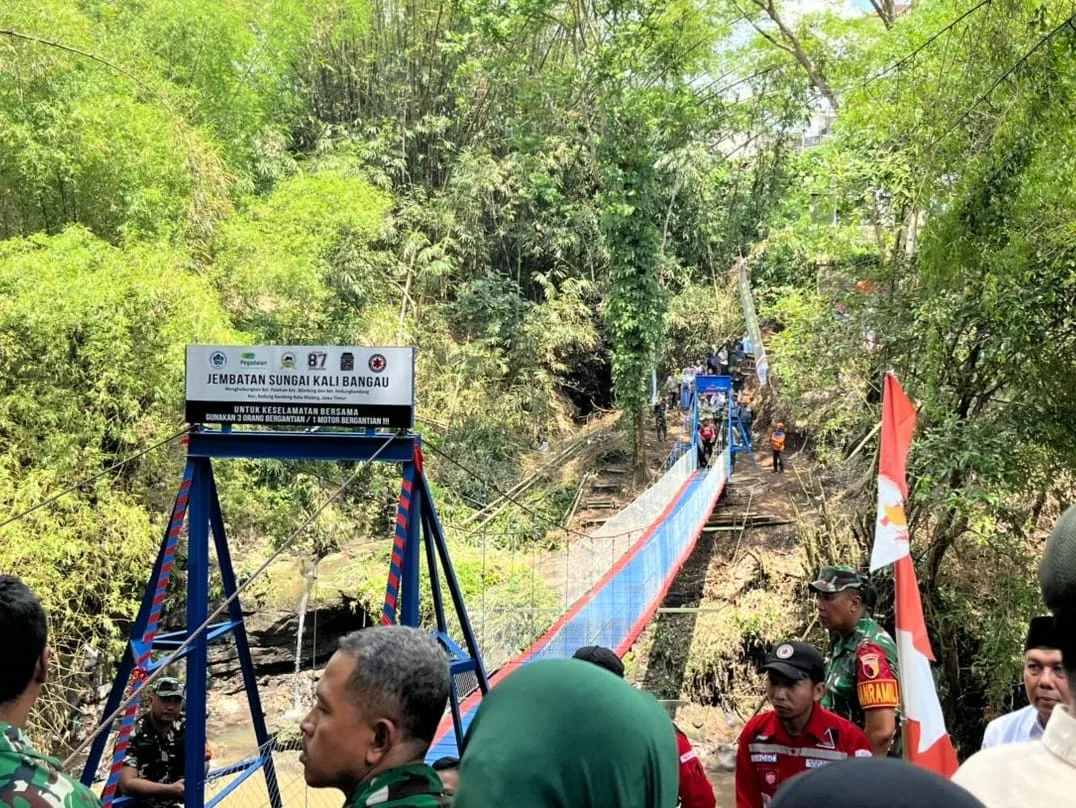 Jembatan gantung pengubung Polehan - Kedungkandang Kota Malang resmi dibuka. (Foto/M Sholeh)