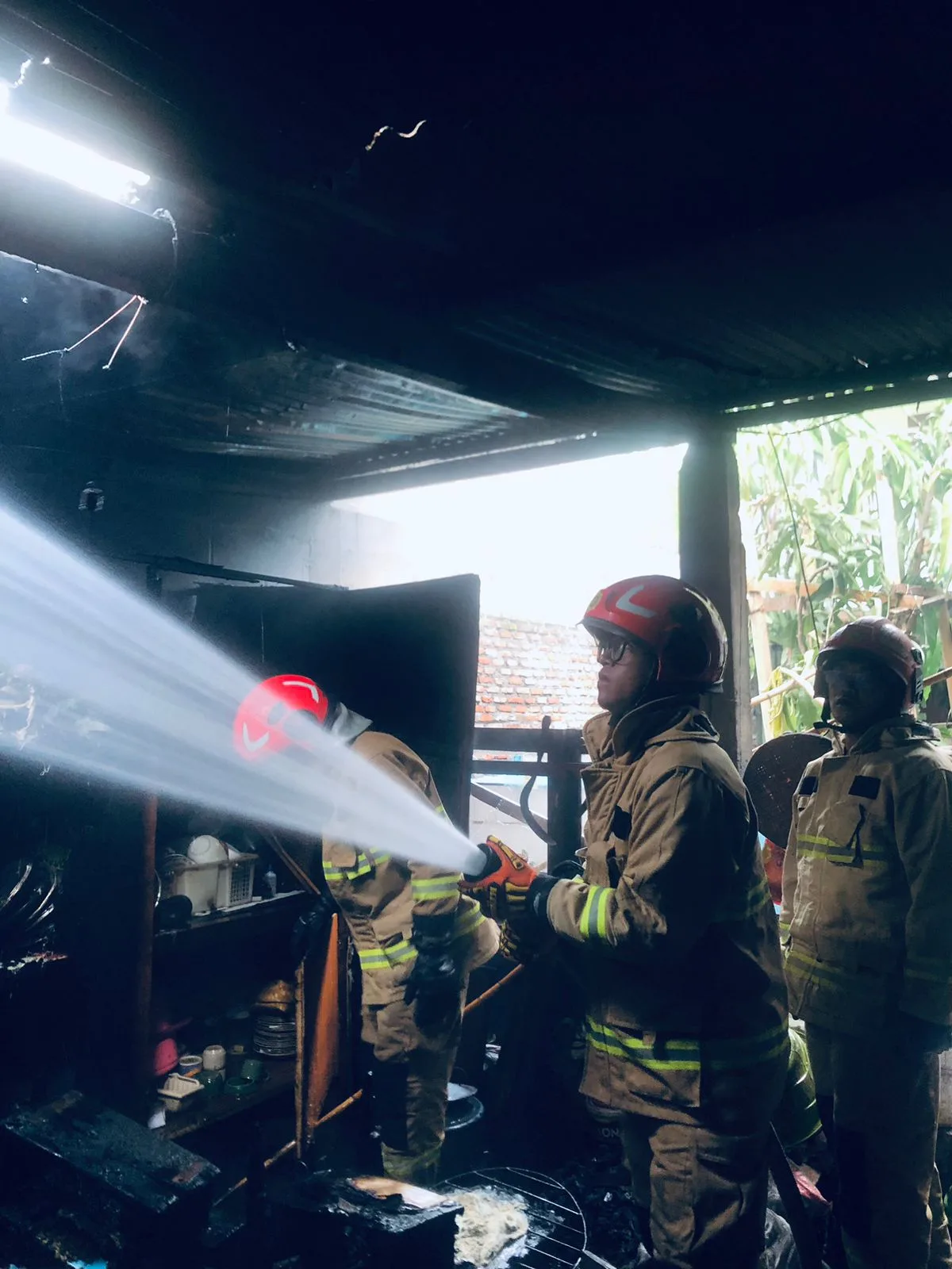 Penanganan kebakaran di lokasi kejadian. Foto: Dok