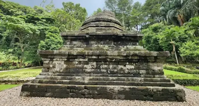 Candi Sumberawan, salah satu situs sejarah di Kabupaten Malang tepatnya terletak di Kecamatan Singosari yang menarik untuk dikunjungi. /Foto: Google Review Candi Sumberawan/Arie Nugraha.