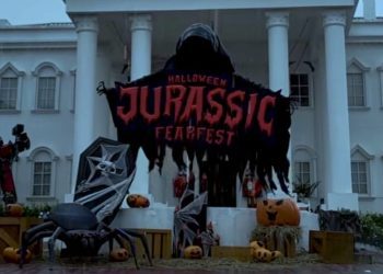 Ilustrasi suasana horor ala halloween di Jurassic Fear Fest 2025 di Jatim Park. Foto: Dok. Jatim Park Group