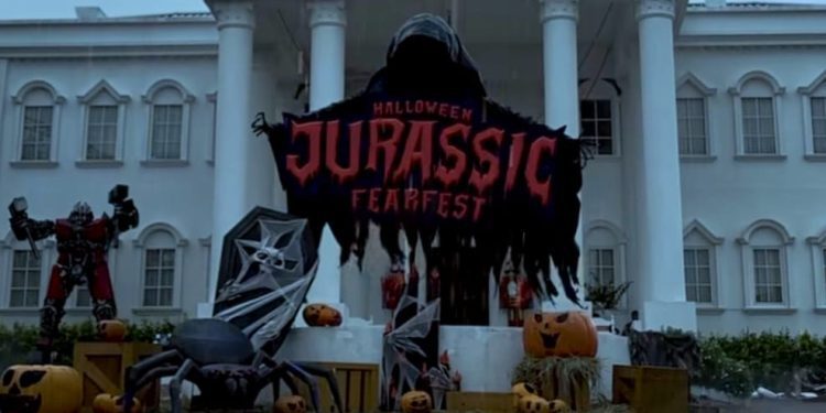 Ilustrasi suasana horor ala halloween di Jurassic Fear Fest 2025 di Jatim Park. Foto: Dok. Jatim Park Group