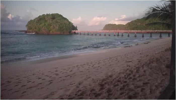 Pantai Jembatan Tanjung Sirap./Foto: Google Review.