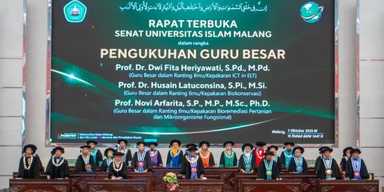 Pengukuhan guru besar Unisma Malang. Foto: Dok
