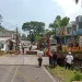 Akses jalan ditutup usai pondasi Jembatan Sonokembang, Kota Malang ambrol. (Foto/M Sholeh)