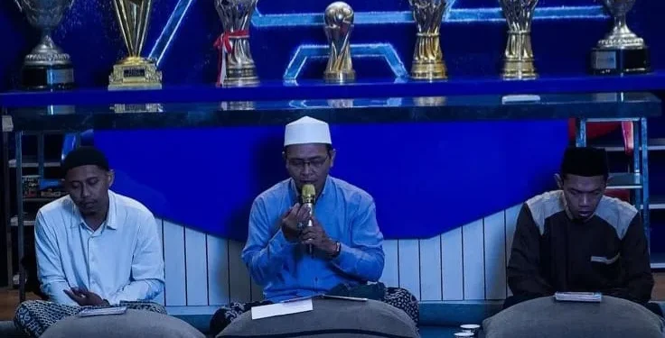 Peringatan tiga tahun Tragedi Kanjuruhan, Manajemen Arema FC gelar doa bersama, khataman Al-Quran, Tahlil, dan Yasinan. /Foto: Instagram @aremafcofficial.