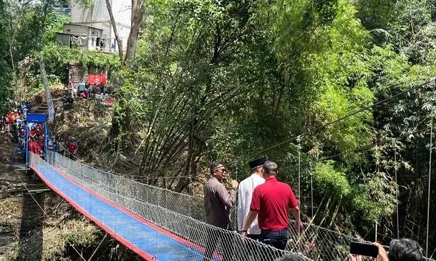 Jembatan gantung pengubung Polehan - Kedungkandang Kota Malang resmi dibuka. (Foto/M Sholeh)
