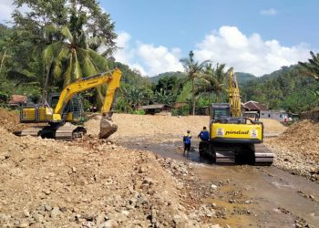 Normalisasi Sungai Tundo di Desa Pujiharjo, Kecamatan Tirtoyudo. Foto: BPBD Kabupaten Malang