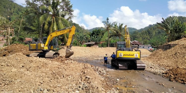 Normalisasi Sungai Tundo di Desa Pujiharjo, Kecamatan Tirtoyudo. Foto: BPBD Kabupaten Malang