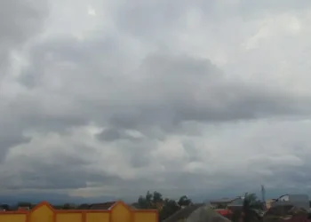 Informasi prakiraan cuaca Malang untuk hari Senin, 6 Oktober 2025 yang diperkirakan dalam kondisi berawan sepanjang hari. /Foto: Tugumalang.id/Bagus Rachmad Saputra